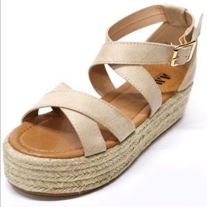 Crossed nude Platform sandals